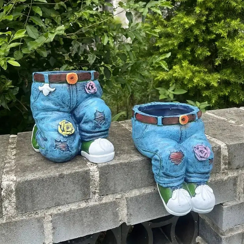 Schrulliger Jeans-Blumentopf aus Harz