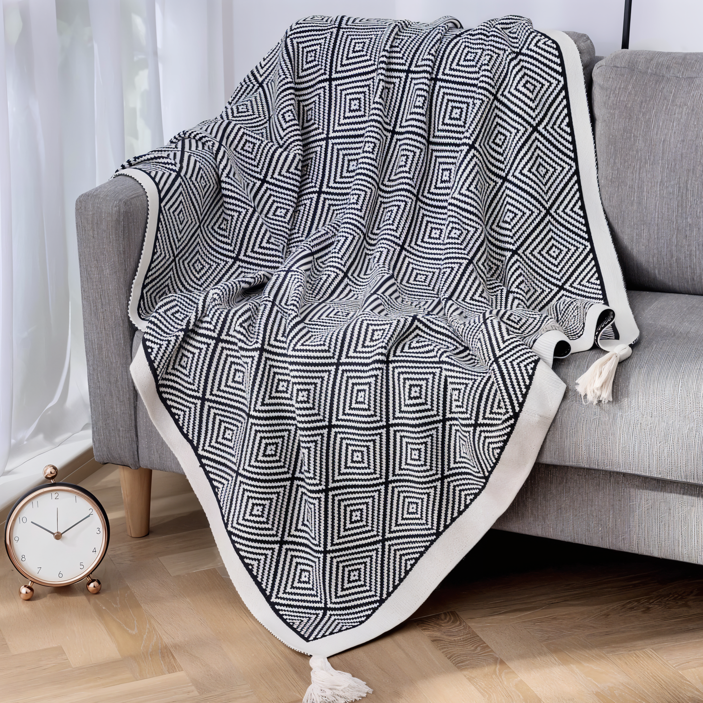 Geometrische Fleece-Decke in Schwarz-Weiß