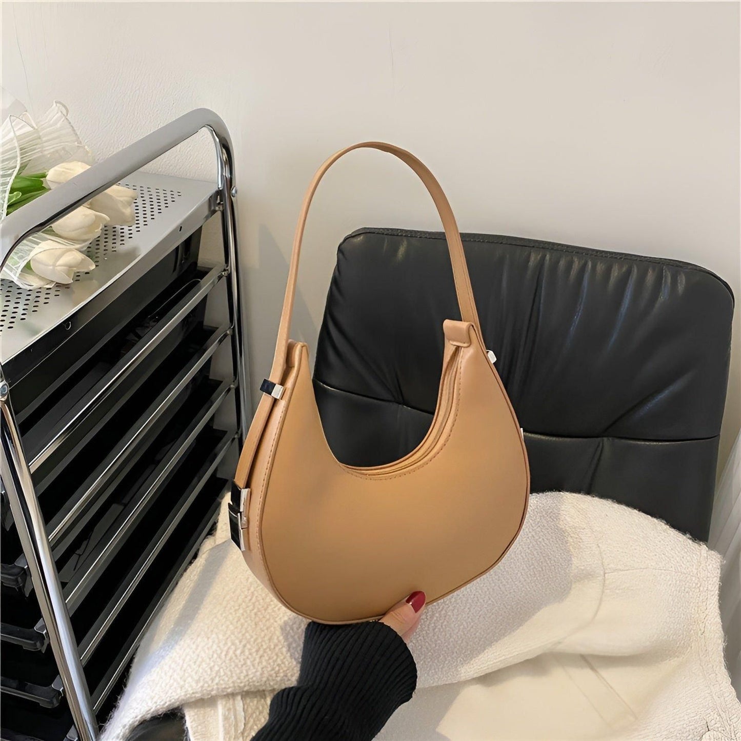 Modische Umhängetasche Damen aus Veganleder – Delia Bag mit Verstellbarem Schulterriemen und Zeitlosem Design 4