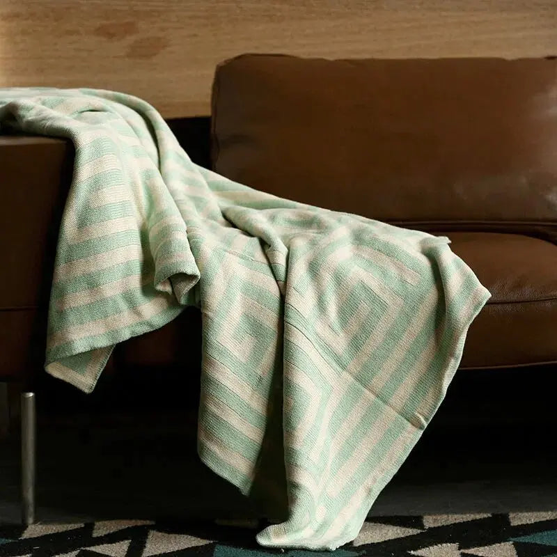 Moderne geometrische Kuscheldecke