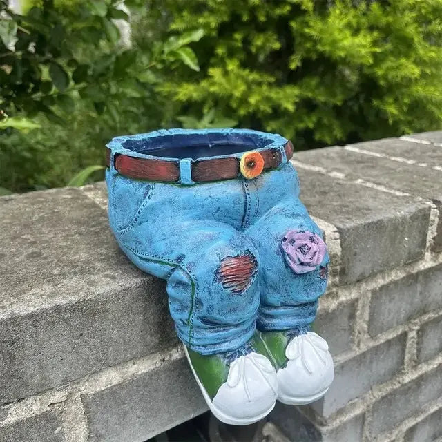Schrulliger Jeans-Blumentopf aus Harz