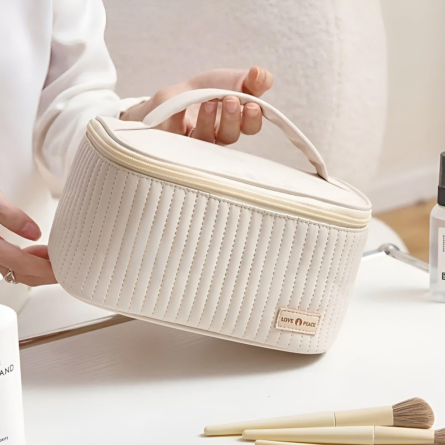 Stylische PU-Leder Kosmetiktasche Damen – Geräumiger Kulturbeutel mit Trennbaren Fächern für Kosmetik und Schminke 2