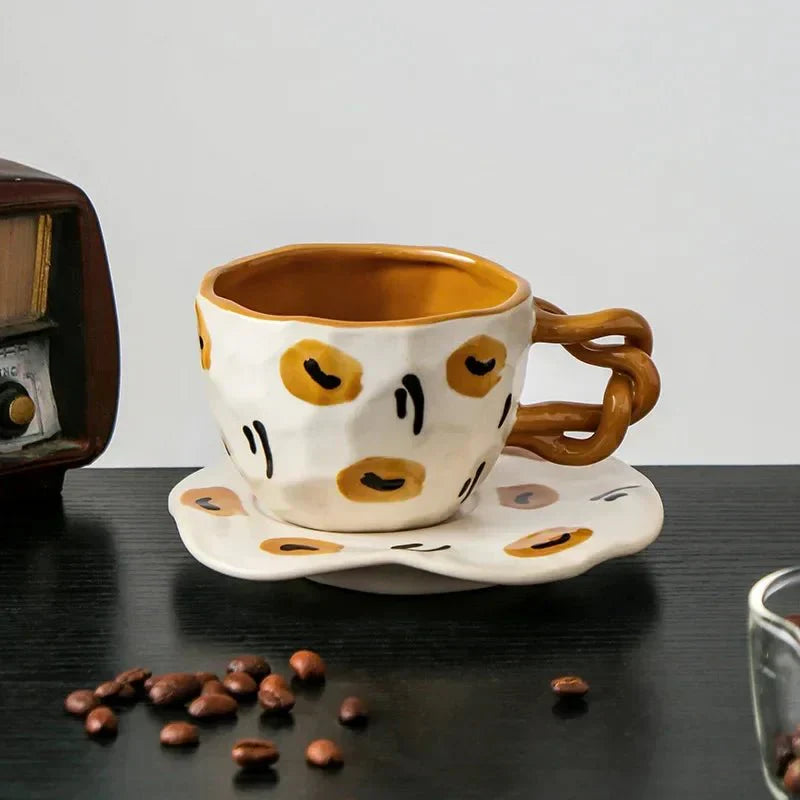 Handbemalte Frühstückstasse und Untertasse aus Keramik