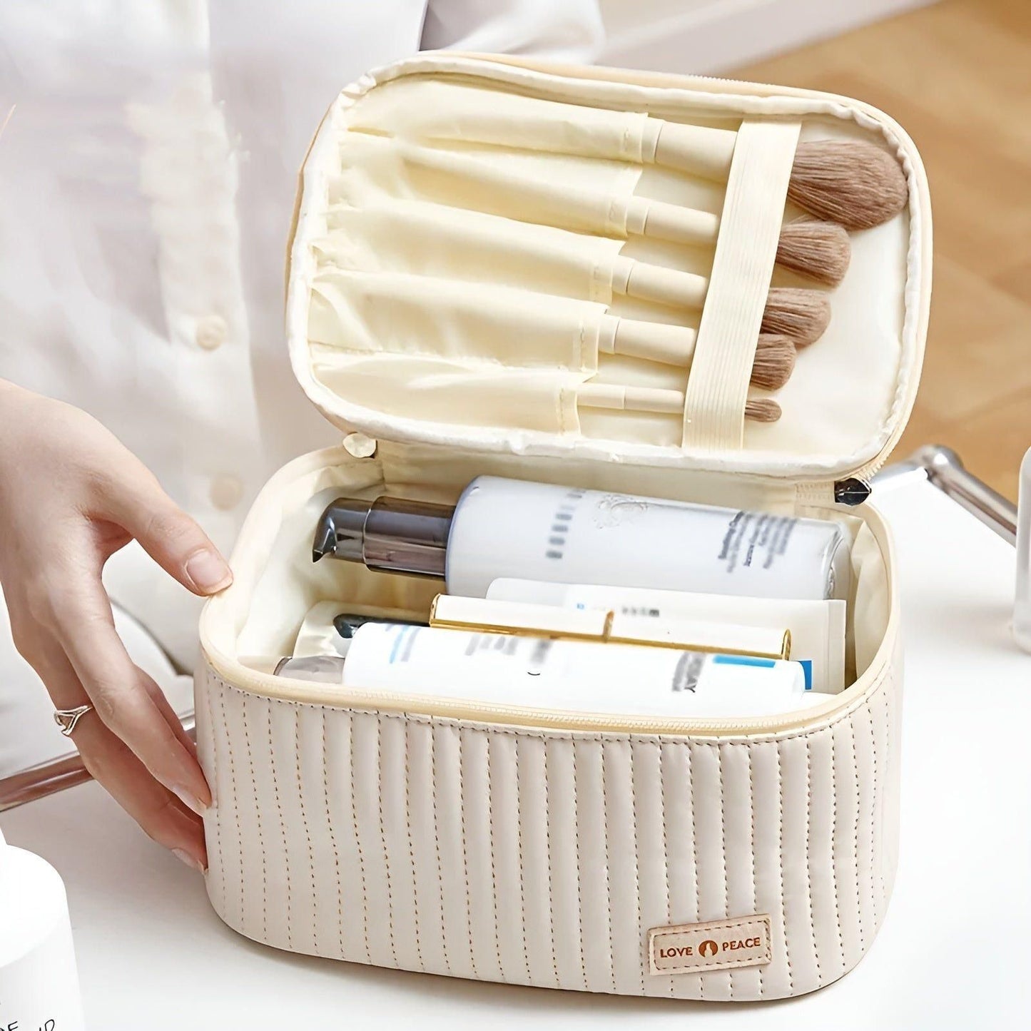 Stylische PU-Leder Kosmetiktasche Damen – Geräumiger Kulturbeutel mit Trennbaren Fächern für Kosmetik und Schminke 3
