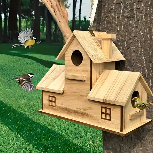 Hängendes Vogelhaus aus Holz mit 3 Löchern