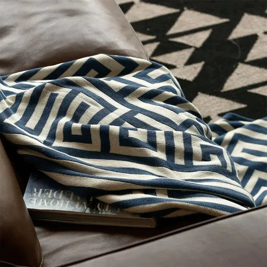 Moderne geometrische Kuscheldecke