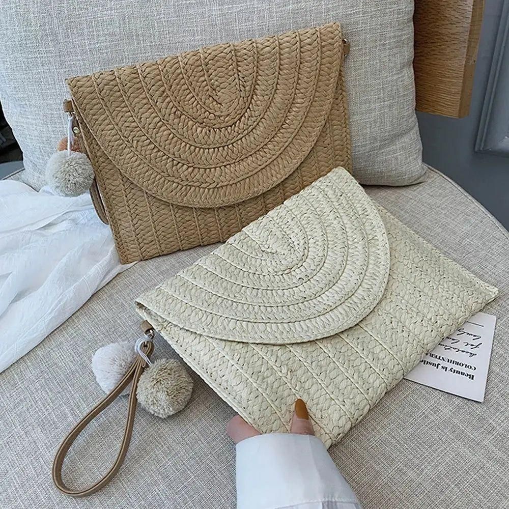 Klassische Beige Clutch Tasche aus Stroh im Umschlagdesign – Handgefertigte Sommertasche für Strand und Stadt 3