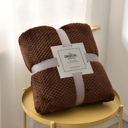 https://cdn.shopify.com/s/files/1/0761/8517/4353/files/FluffyDream-Blanket-Dickes-Fluffiges-Einfarbiges-Kingsize-Bettlaken-Elegare-199732184.jpg?v=1732017866