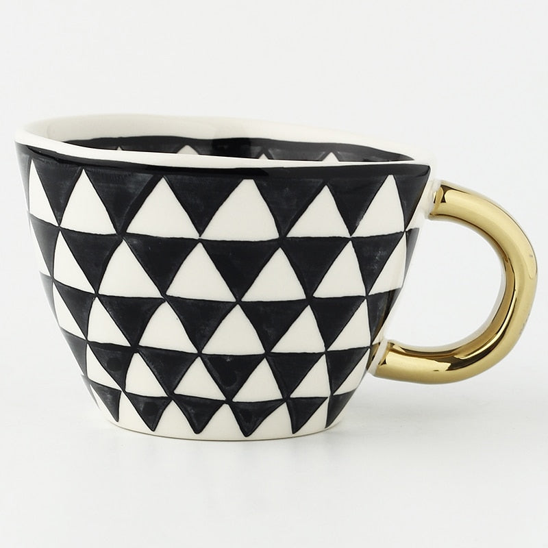 GildedGeometry - Geometrischer Becher mit Goldenem Henkel