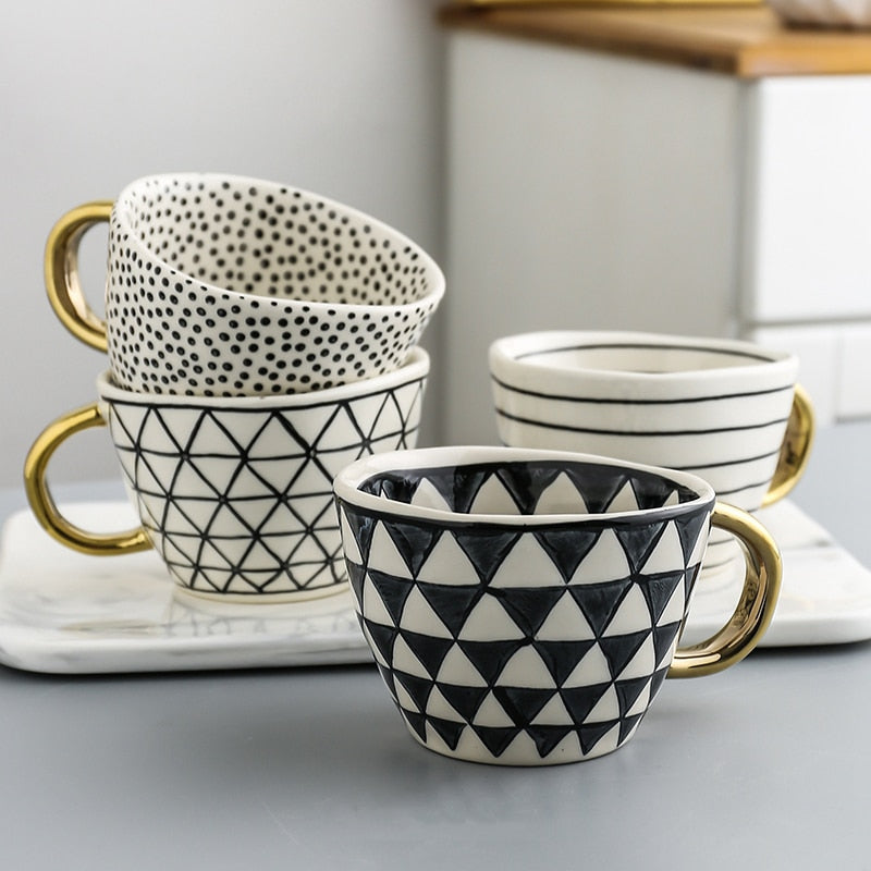 GildedGeometry - Geometrischer Becher mit Goldenem Henkel