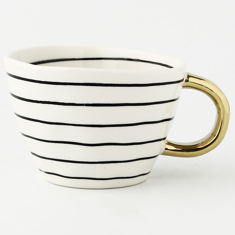 GildedGeometry - Geometrischer Becher mit Goldenem Henkel