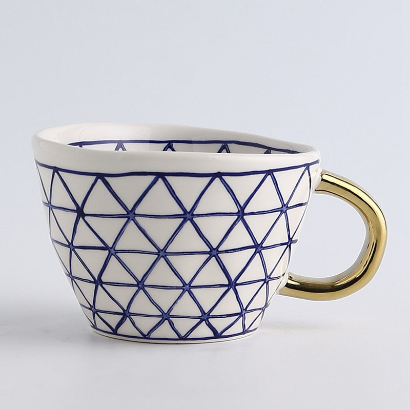 GildedGeometry - Geometrischer Becher mit Goldenem Henkel