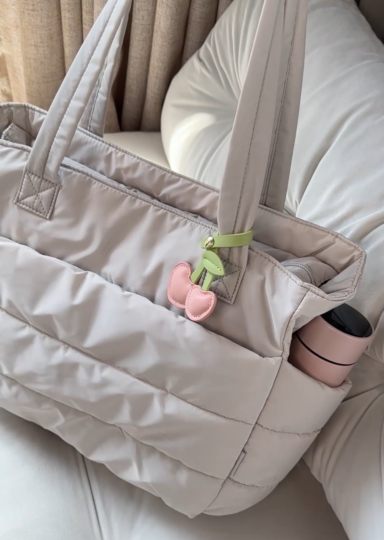 Geräumige Puffer-Schultertasche