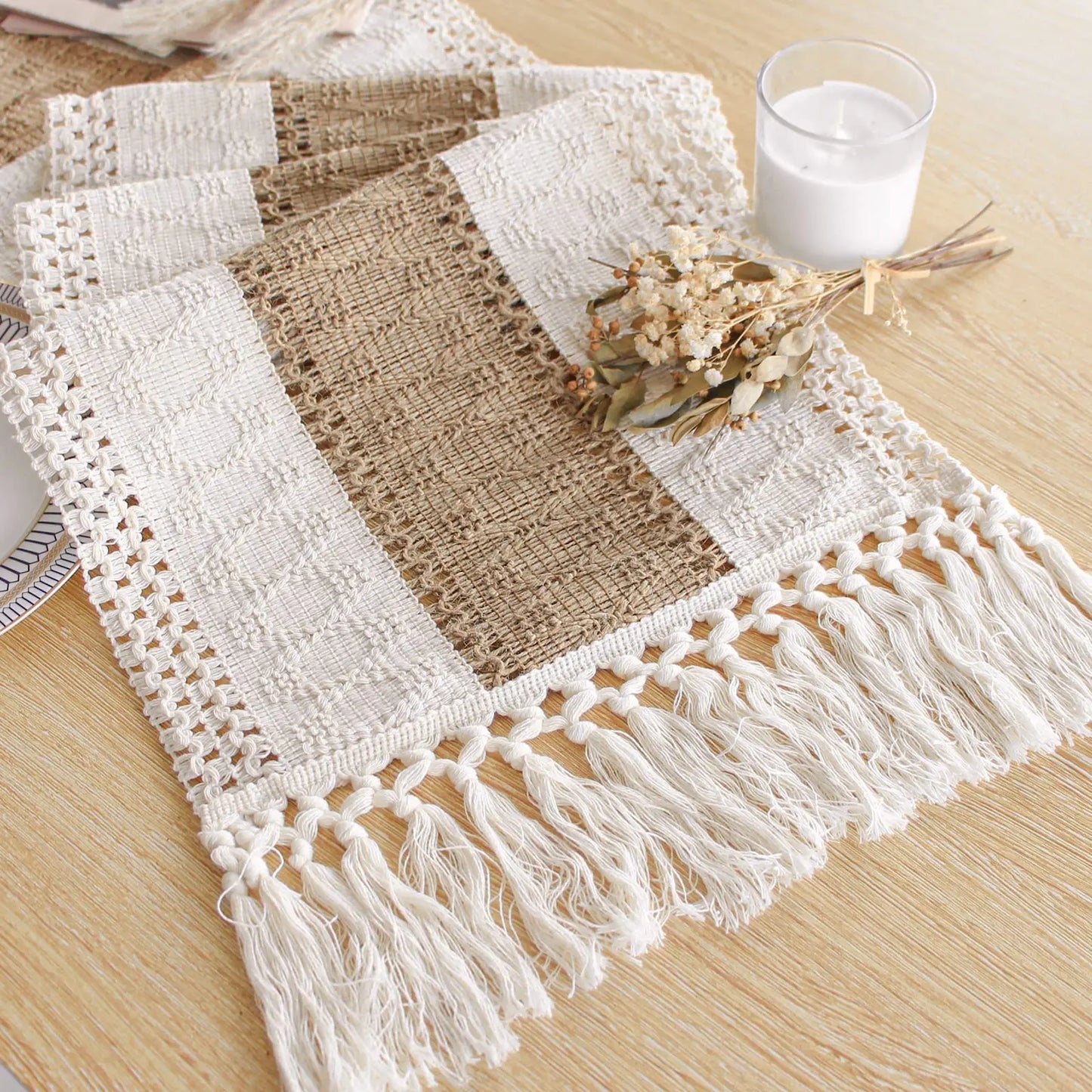 Boho Tischläufer – Stilvolles Makramee mit Quasten für rustikale Wohnkultur
