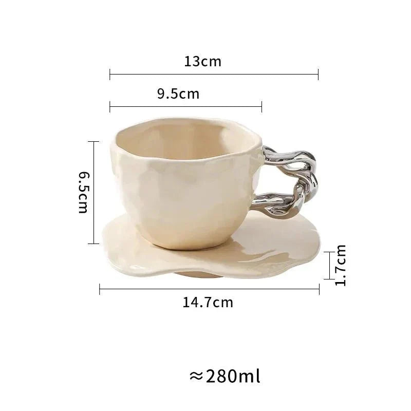 Handbemalte Frühstückstasse und Untertasse aus Keramik