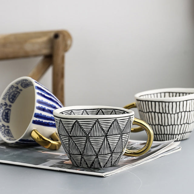 GildedGeometry - Geometrischer Becher mit Goldenem Henkel