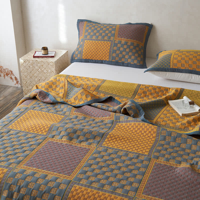 Atmungsaktive Steppdecke aus Baumwollgaze mit Retro-Quadratdruck