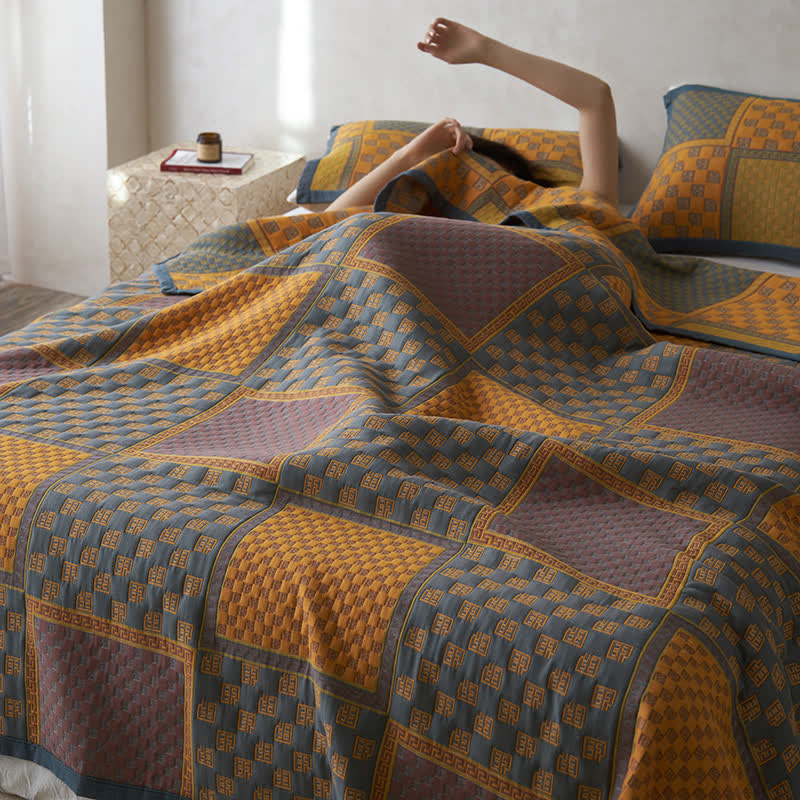 Atmungsaktive Steppdecke aus Baumwollgaze mit Retro-Quadratdruck